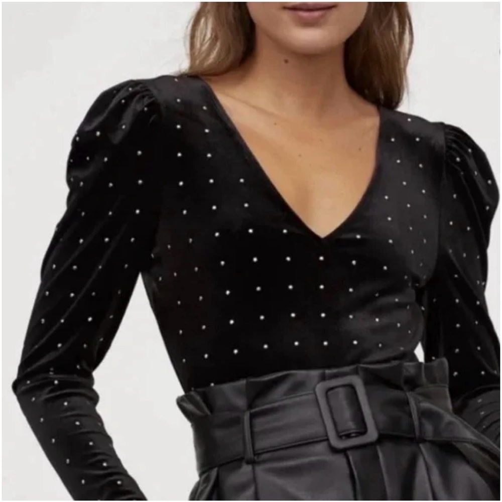 Womens H&M Velour Black Bodysuit
W/ Studs Puff Sleeves V Neck